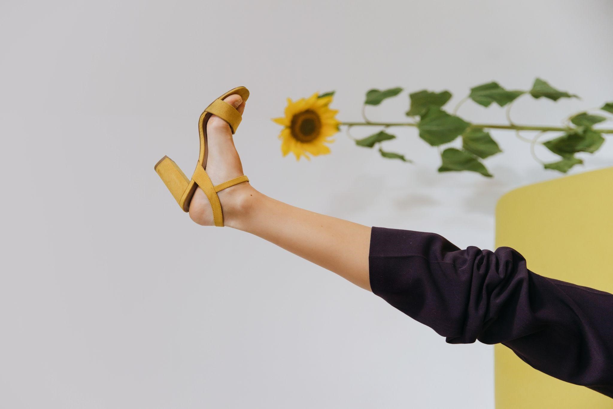 VKTRY Clogs
